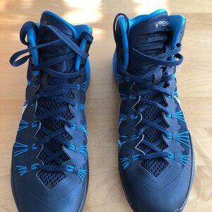 Nike Hyperdunk tennis shoe